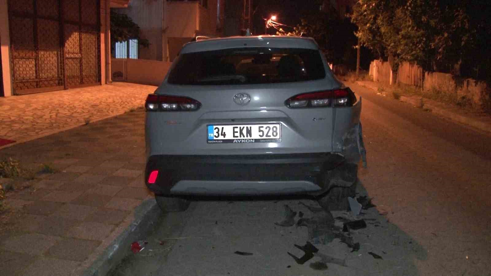 Ataşehir&rsquo;de bir s&uuml;r&uuml;c&uuml; ara&ccedil;lara vura vura ka&ccedil;tı
