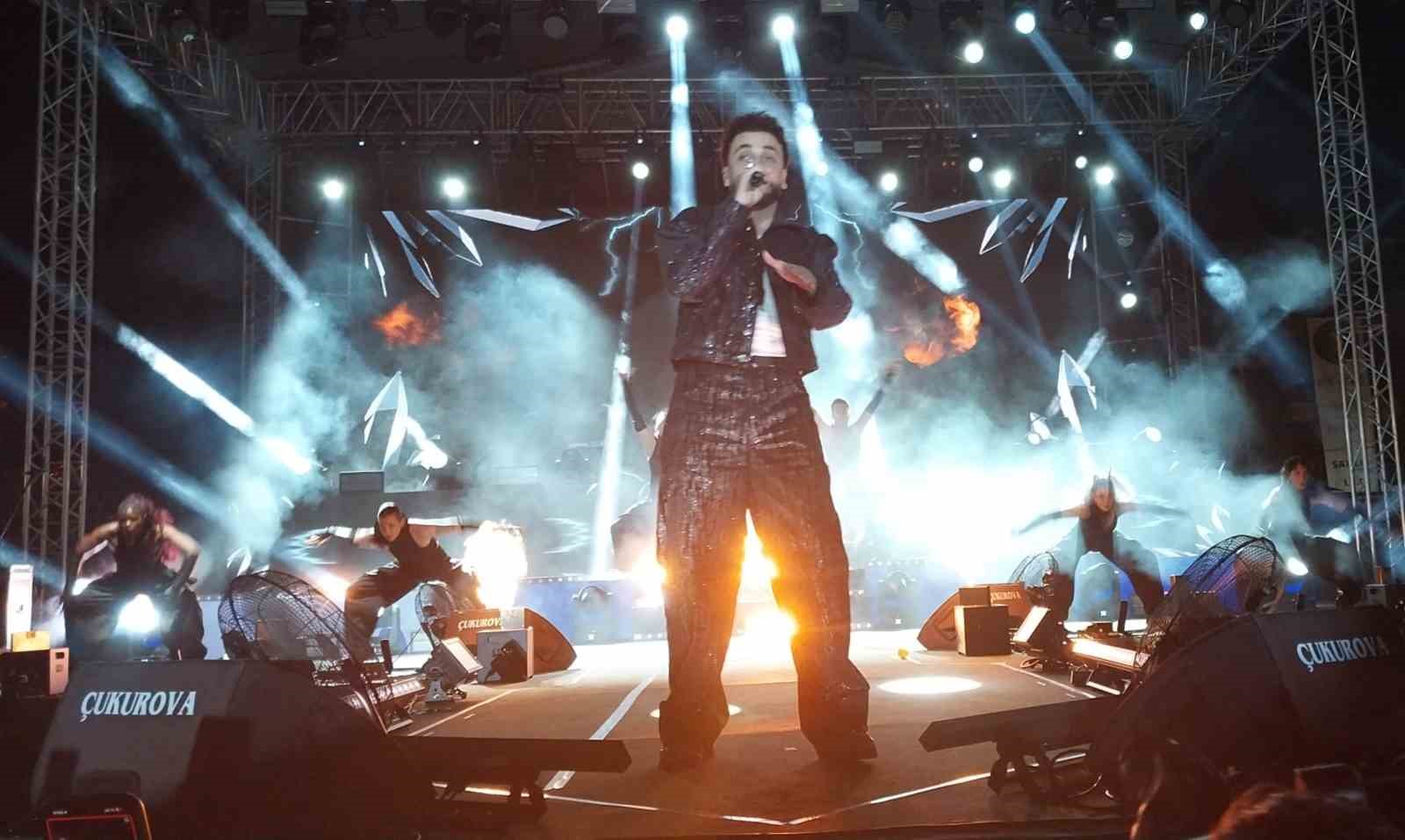 Kayısı festivali konserlerle renklendi
