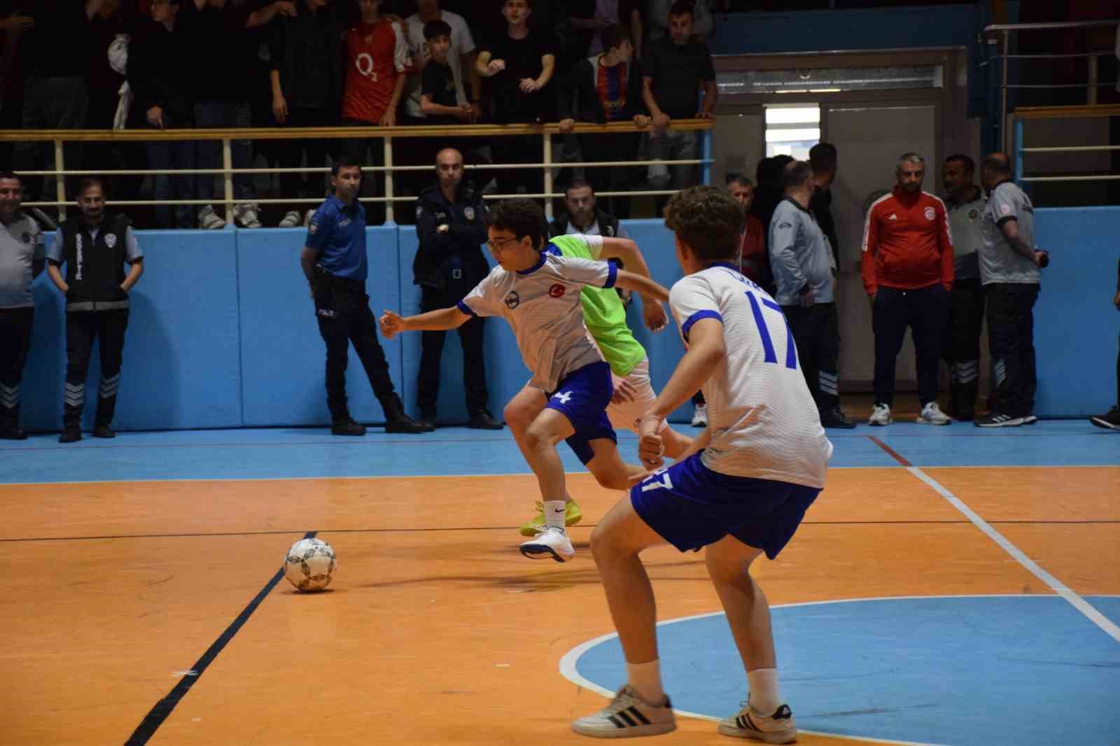Okul Sporları futsal m&uuml;sabakaları sona erdi
