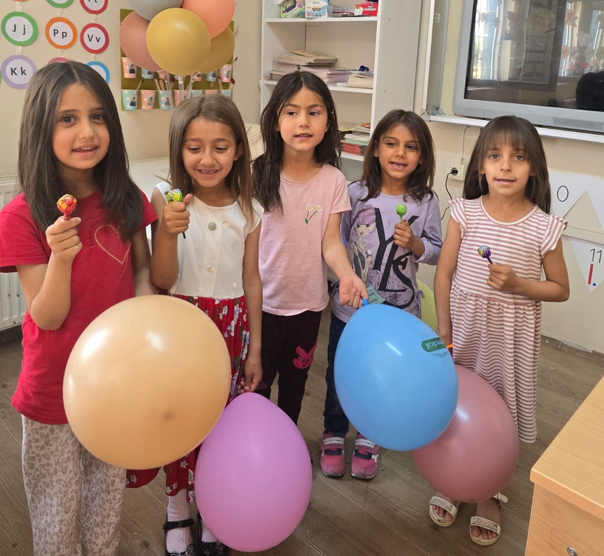 42 Kız öğrenciye ücretsiz saç kesimi hizmeti verildi