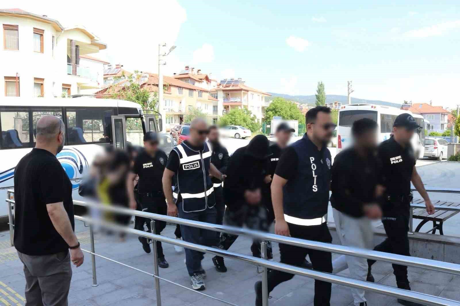 Burdur’da fuhuş operasyonunda 8 şüpheli tutuklandı