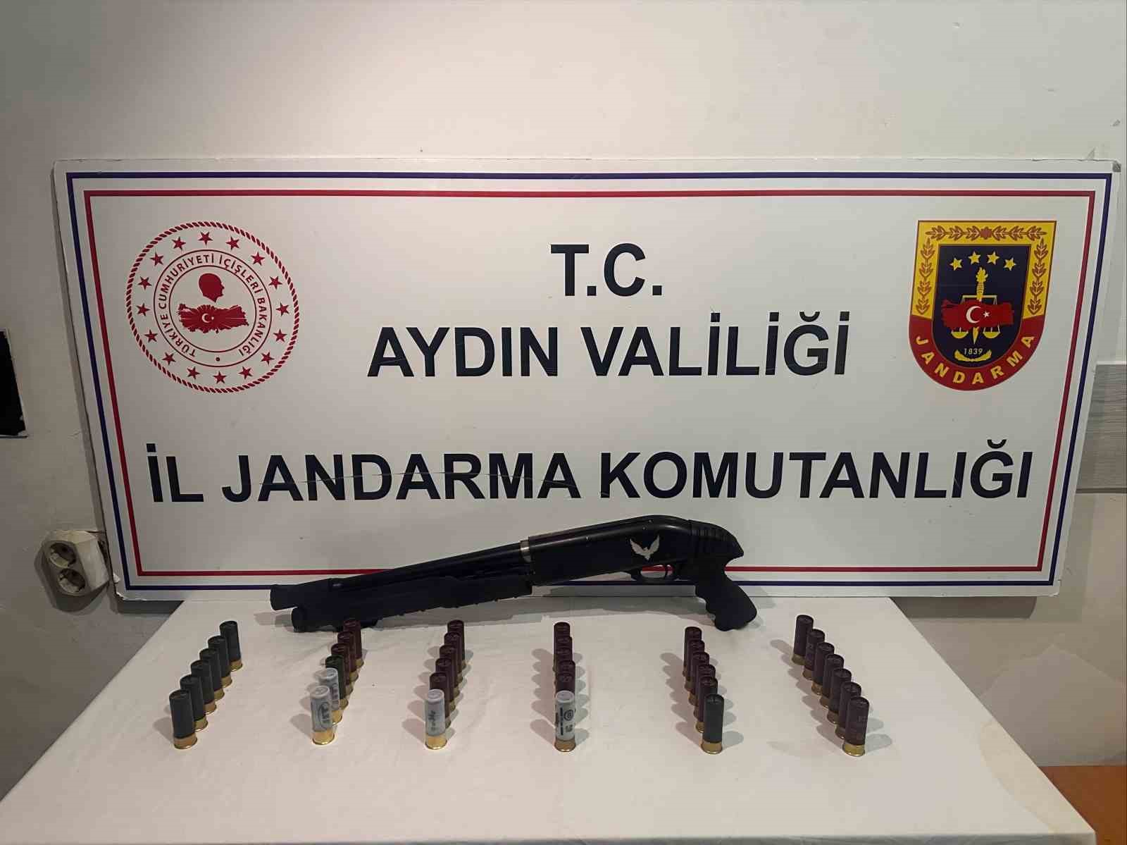 Efeler’de ’Dur’ ihtarına uymadı, jandarmadan kaçamadı