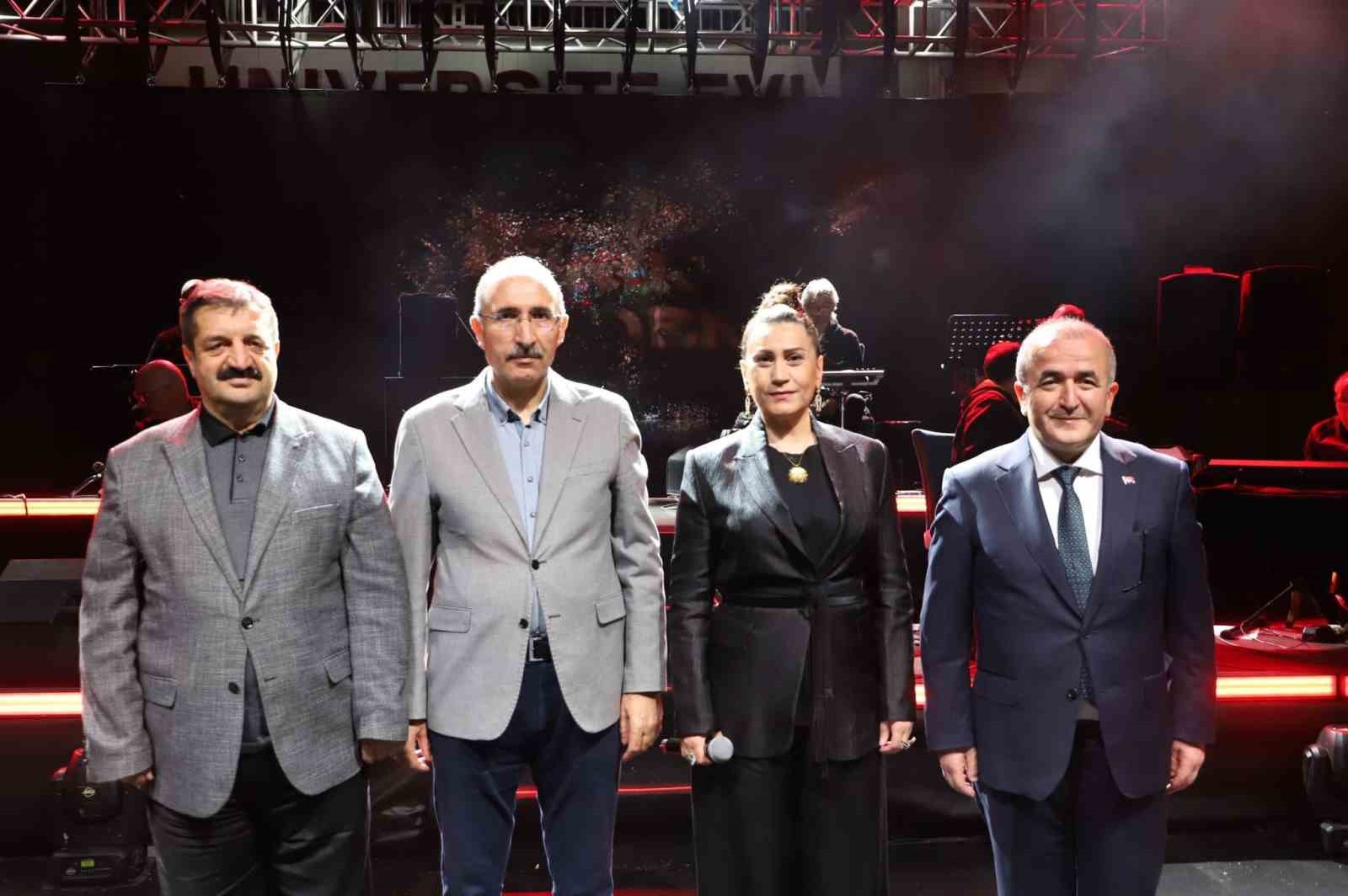 F&Uuml; 50. yıl festivali Azerin&rsquo;in unutulmaz konseriyle sona erdi
