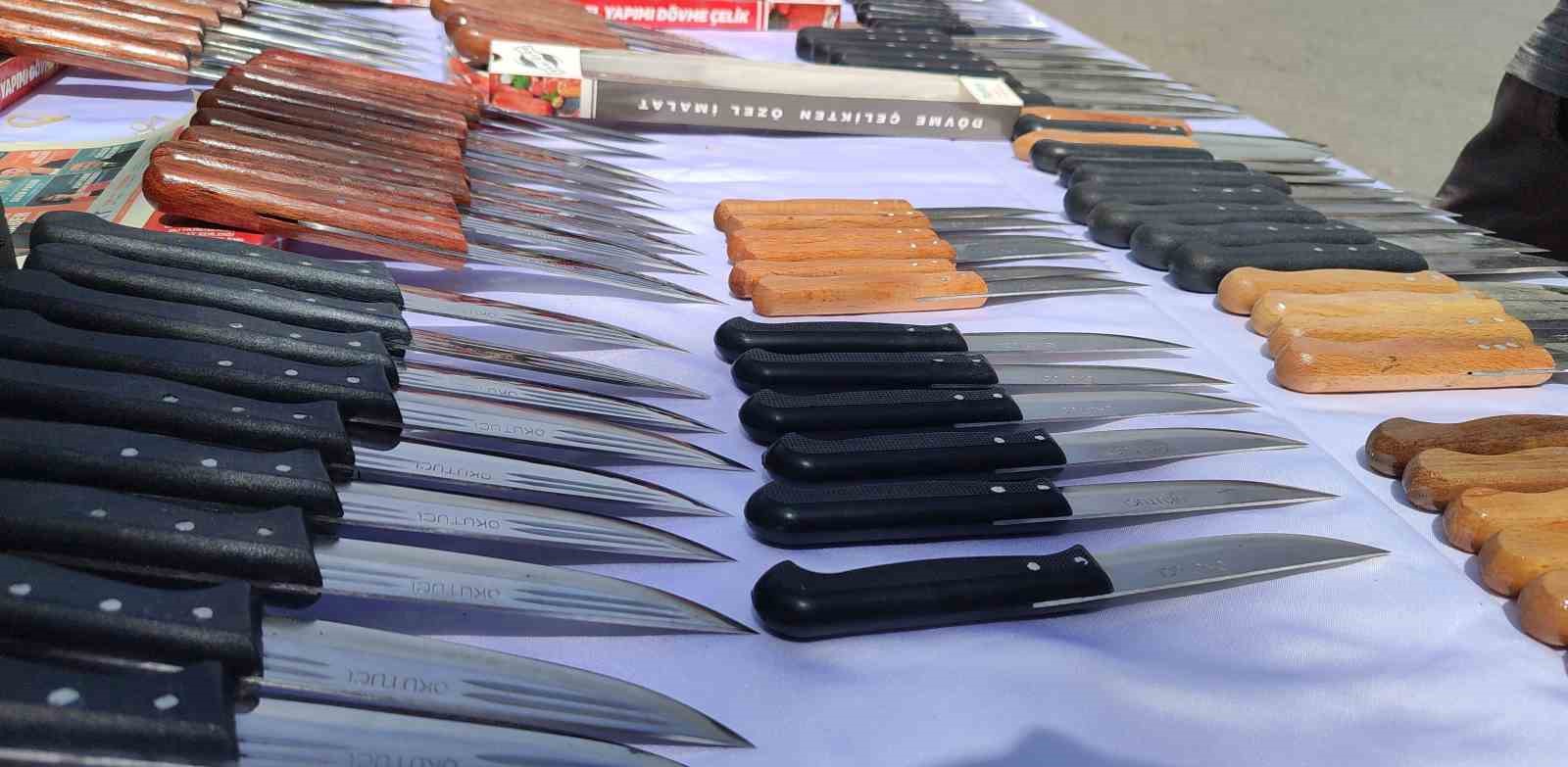 Bı&ccedil;ak&ccedil;ılık mesleğini ailece yapıyorlar
