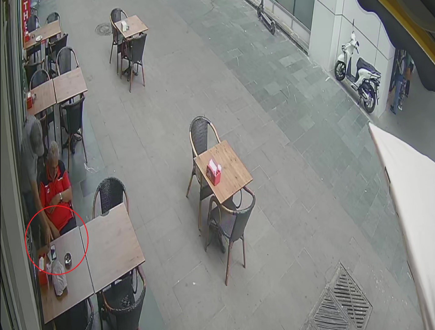 Simitçide uyudu, uyanınca neye uğradığını şaşırdı: "Adisyon fişini de almış"