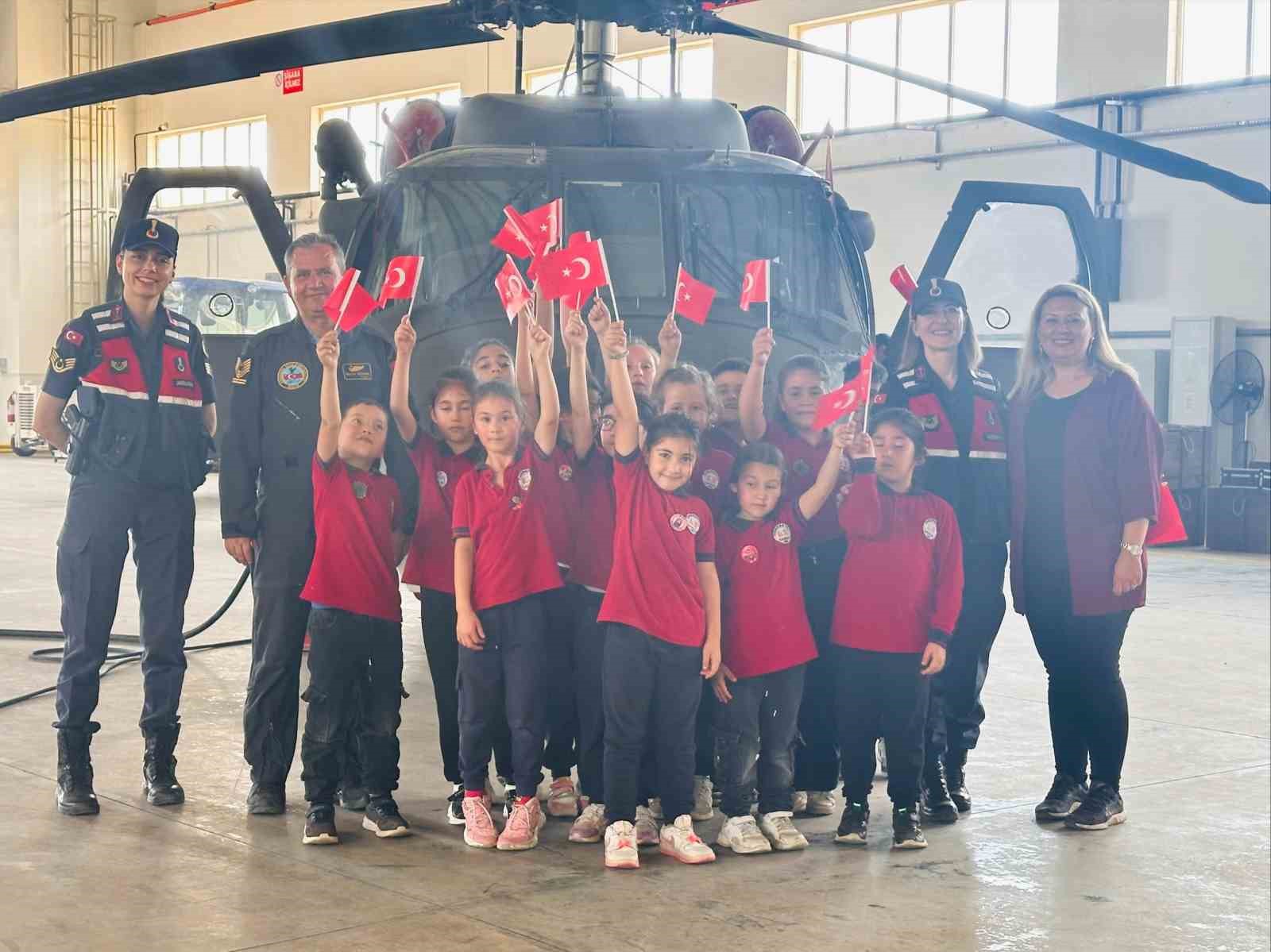 Jandarma öğrencileri ağırladı