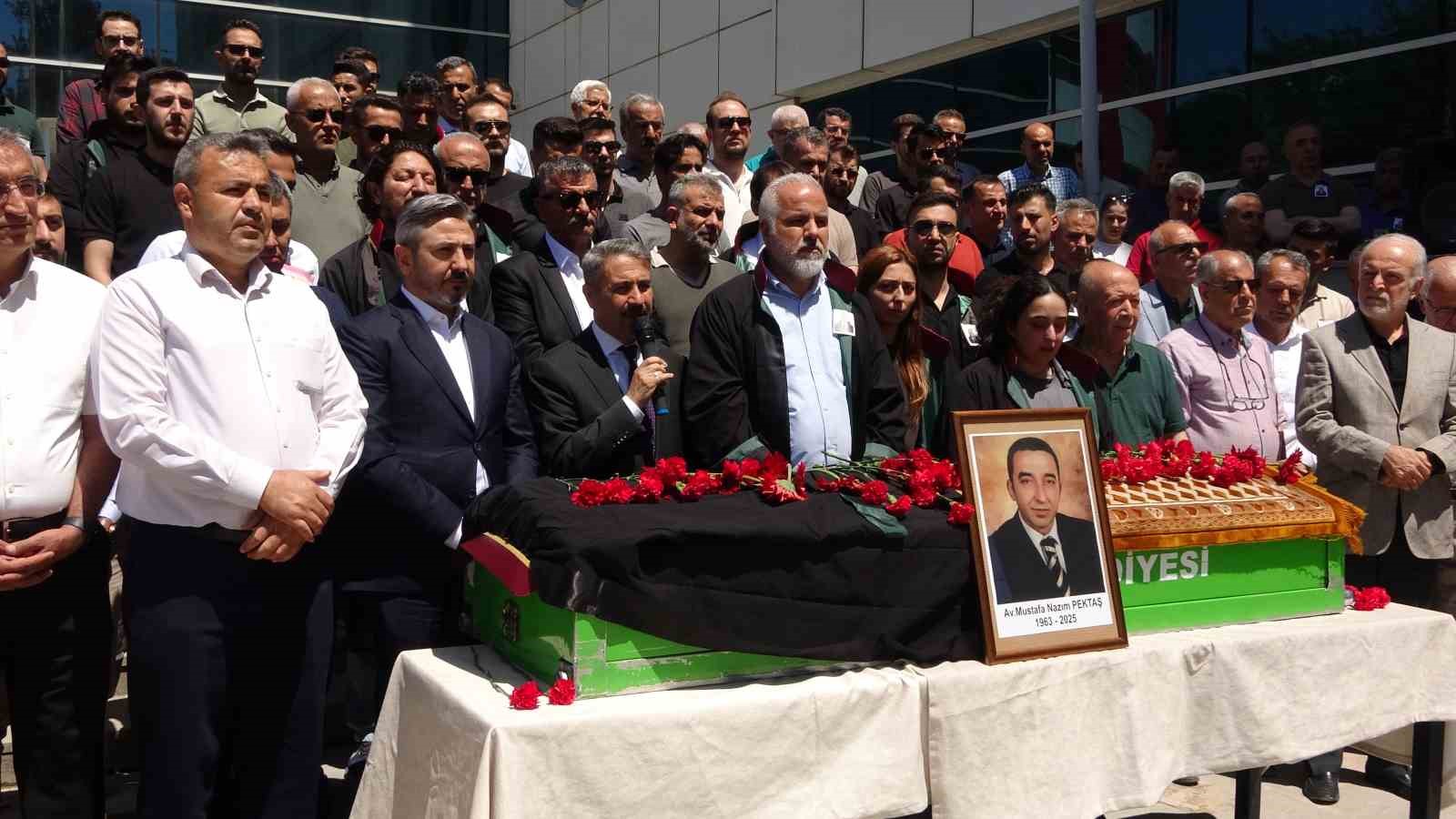 Hayatını kaybeden eski baro başkanı için adliyede cenaze töreni düzenlendi