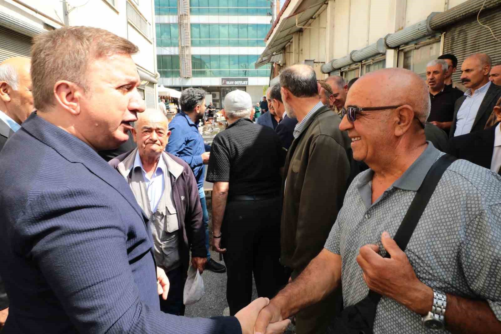 Vali Aydoğdu Buğday Meydanı esnafıyla bir araya geldi