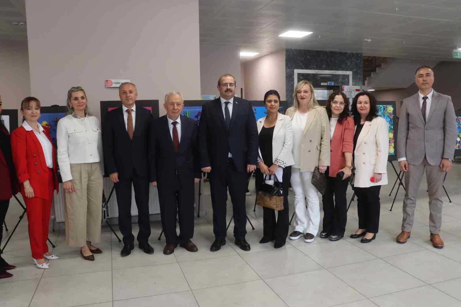 Atıkları sanata dönüştürdüler, temiz dünyayı kaleme aldılar
