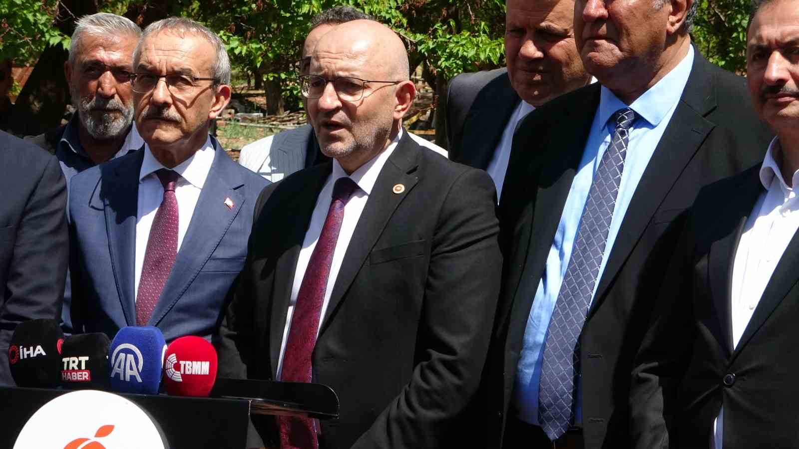 TBMM Zirai Don Araştırma Komisyonu Malatya’da kayısı bahçelerinde inceleme yaptı
