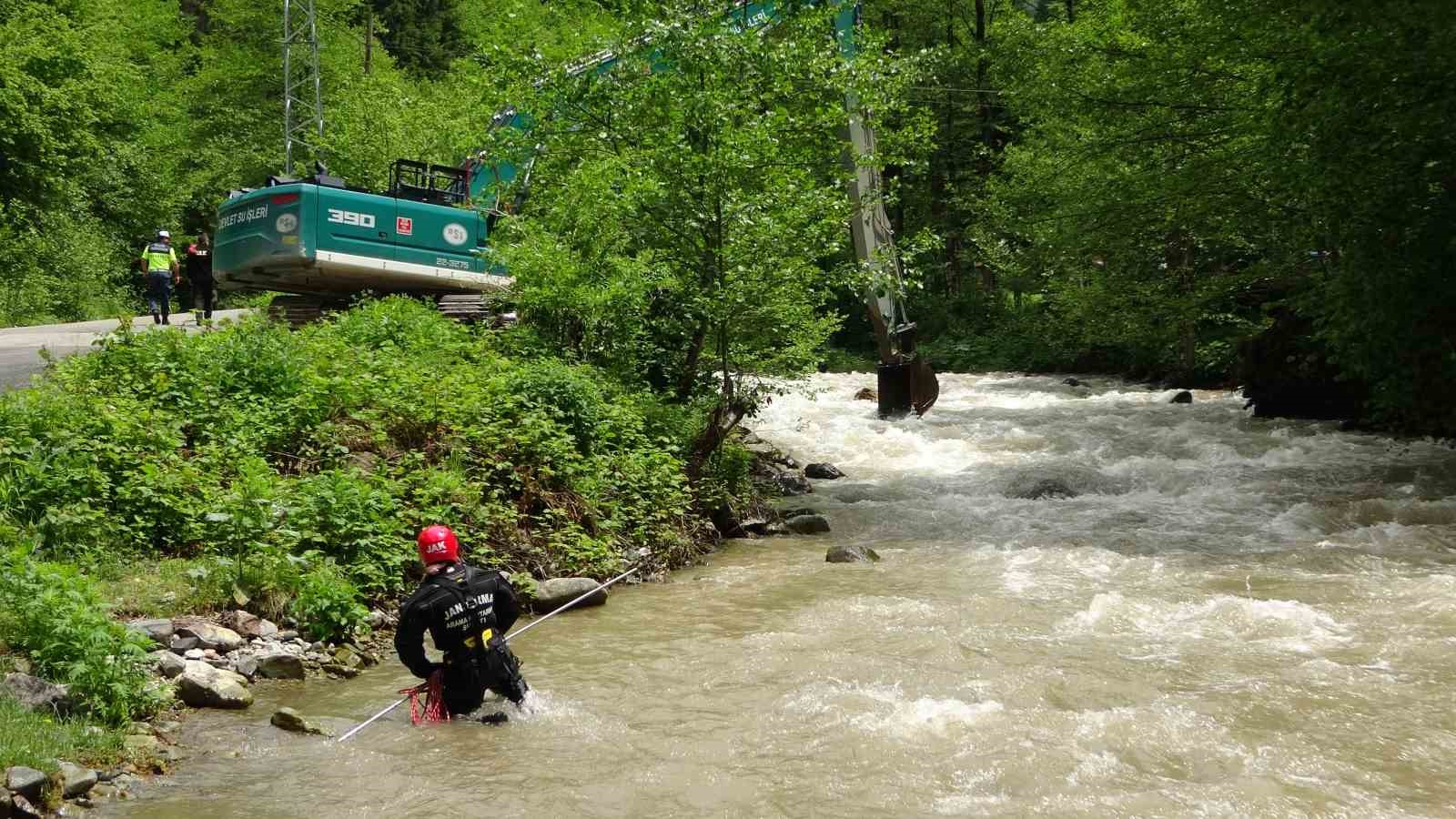Suudi Arabistan uyruklu &ccedil;ocuğu d&uuml;şt&uuml;ğ&uuml; derede 6 g&uuml;nd&uuml;r arıyorlar
