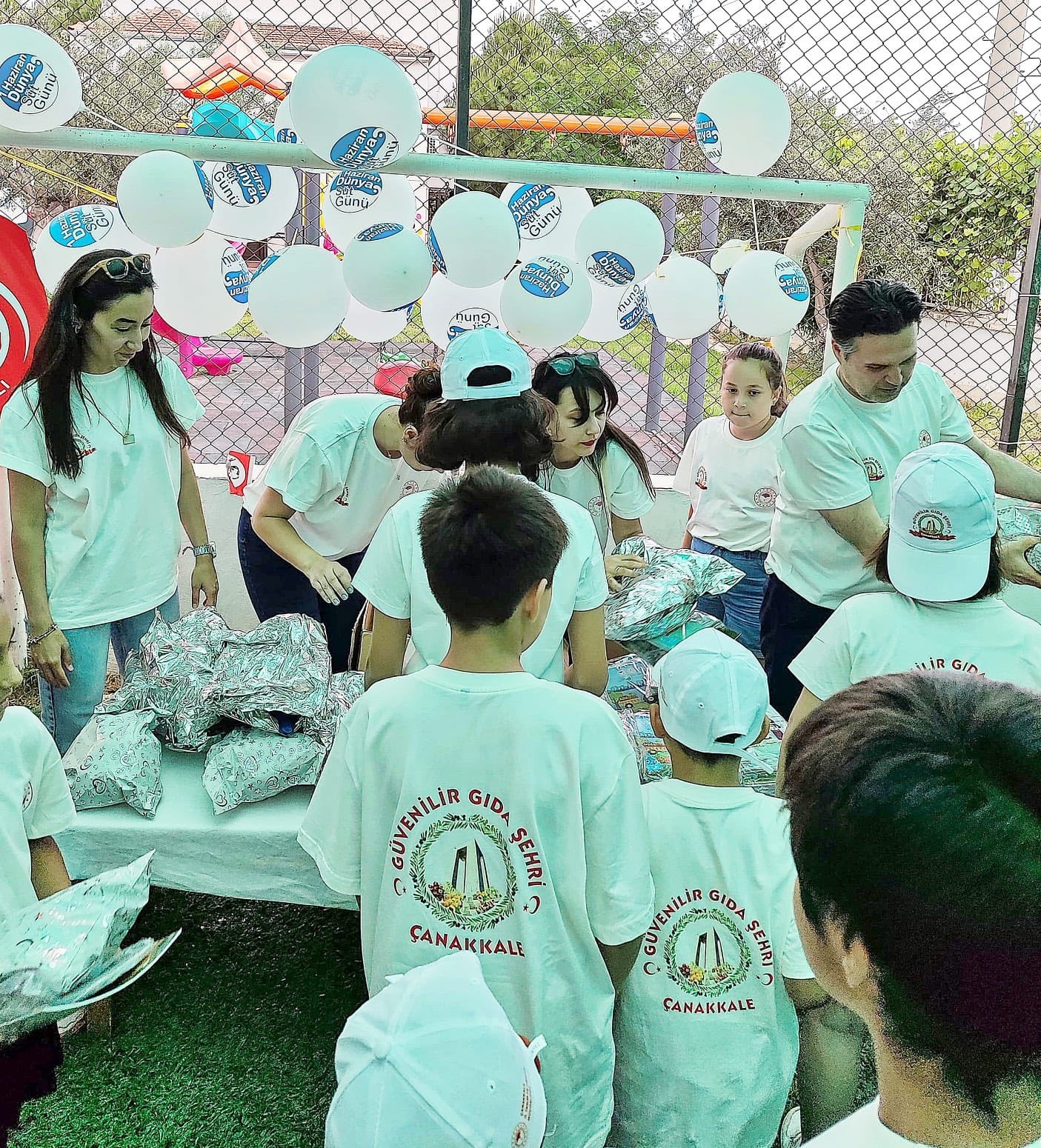 D&uuml;nya S&uuml;t G&uuml;n&uuml; Ayvacık&rsquo;ta kutlandı
