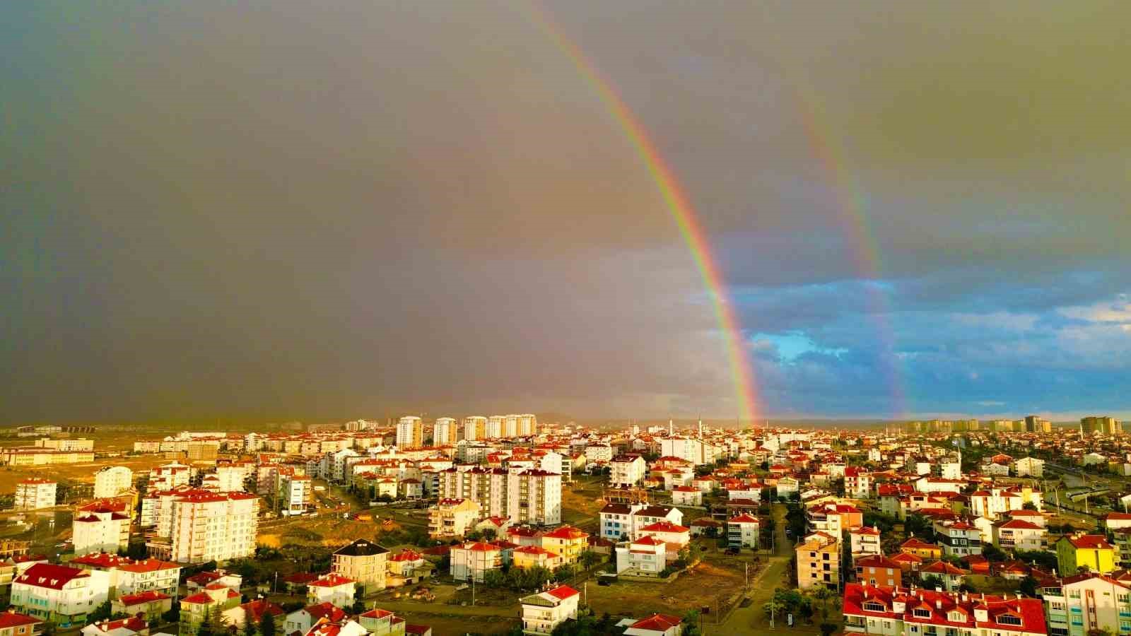 Karaman&rsquo;da sağanak yağış sonrası g&ouml;kkuşağı ş&ouml;leni
