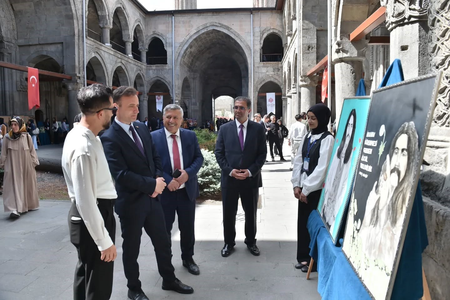 Raci Alkır G&uuml;zel Sanatlar Lisesi &ouml;ğrencileri yine hayran bıraktı
