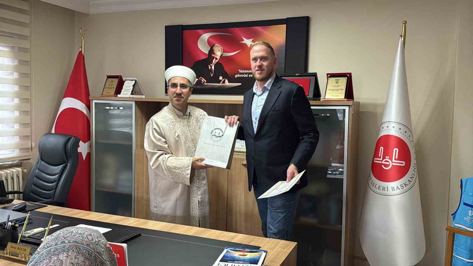 İngiliz Simon, sevdiği kadın i&ccedil;in m&uuml;sl&uuml;man oldu: Yeni adı &lsquo;Sinan&rsquo;
