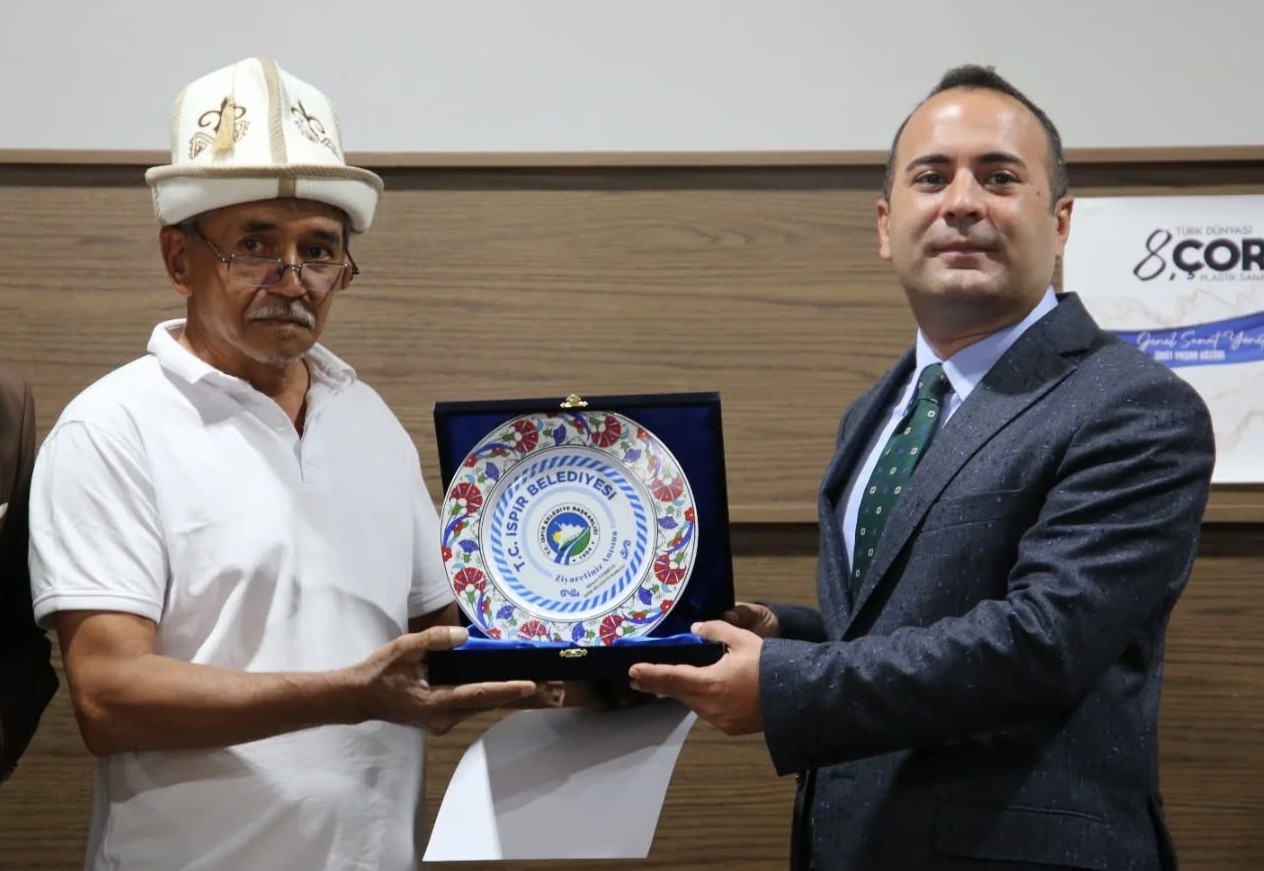 T&uuml;rk D&uuml;nyası 8. &Ccedil;oruh Plastik Sanatlar &Ccedil;alıştayı&rsquo;nda buluştu
