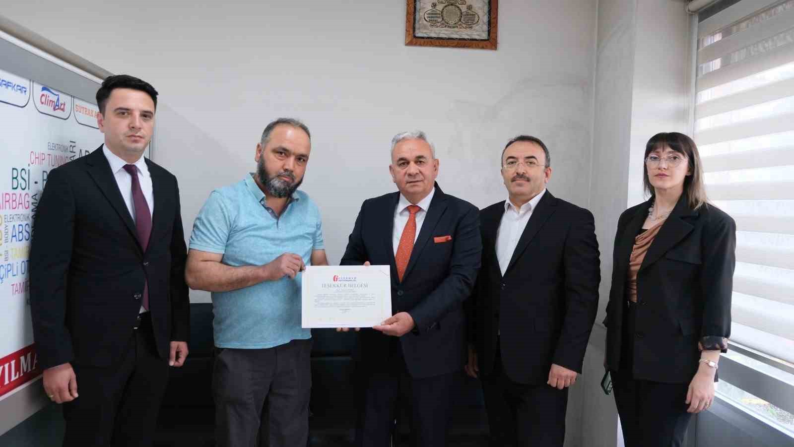 Karaman’da vergi bilincine dikkat çeken oto elektrikçi ödüllendirildi