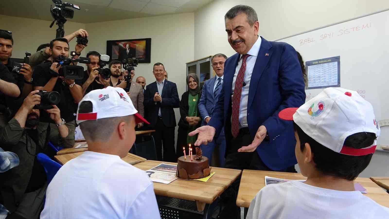 Milli Eğitim Bakanı Tekin, Erciş Bilim ve Sanat Merkezi&rsquo;nin a&ccedil;ılışını yaptı
