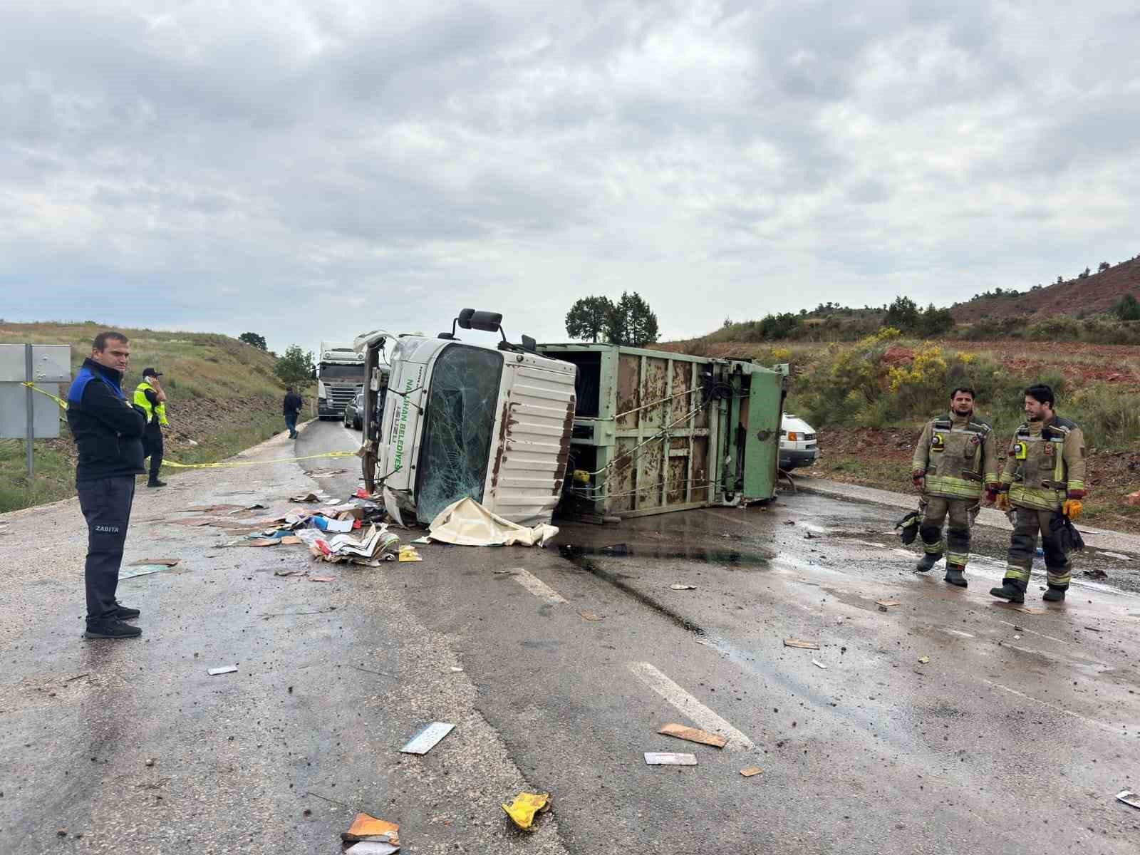 Ankara&rsquo;da belediye kamyonu kontrolden &ccedil;ıktı: 1 &ouml;l&uuml;, 1 yaralı
