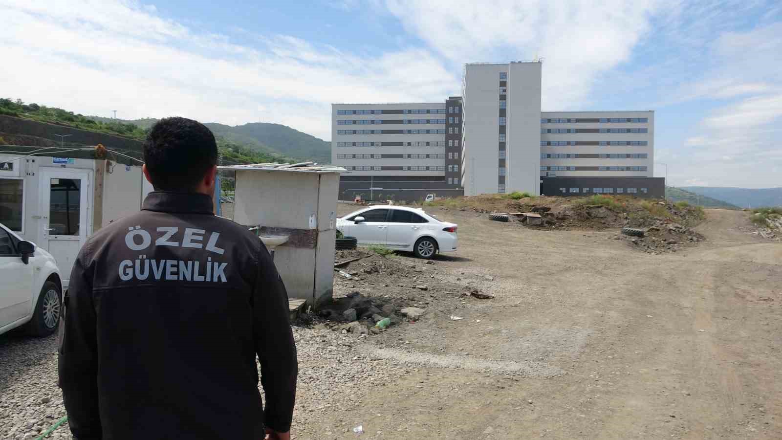 Taşeron firmasına bağlı &ouml;zel g&uuml;venlik g&ouml;revlileri 3 aydır maaş alamıyor
