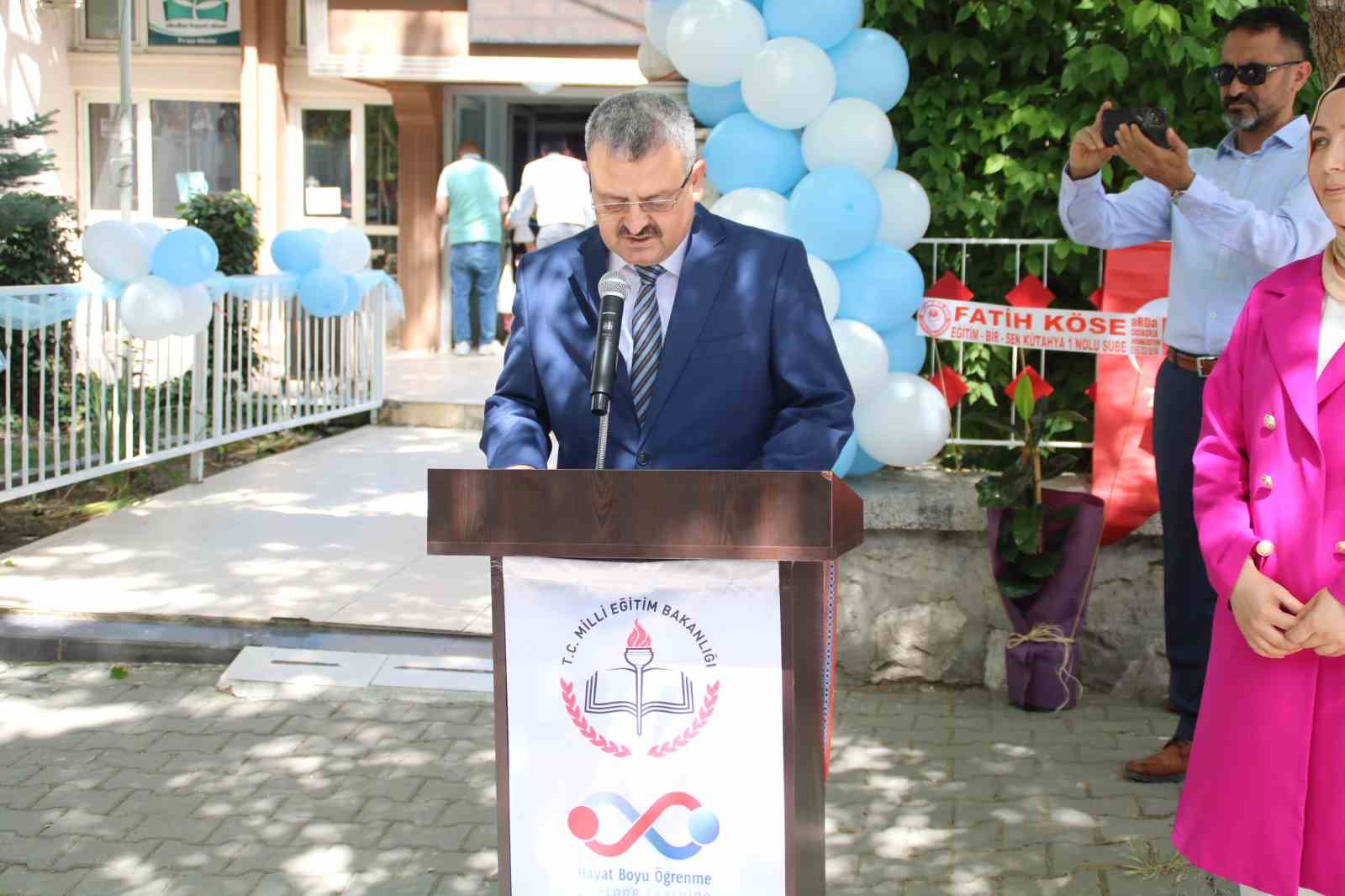 Gediz Halk Eğitim Merkezi yıl sonu sergisi g&ouml;z kamaştırdı
