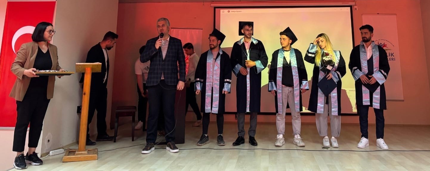 Bayburt&rsquo;ta meslek &ouml;ğrenen &ouml;ğrenciler mezuniyet heyecanı yaşadı
