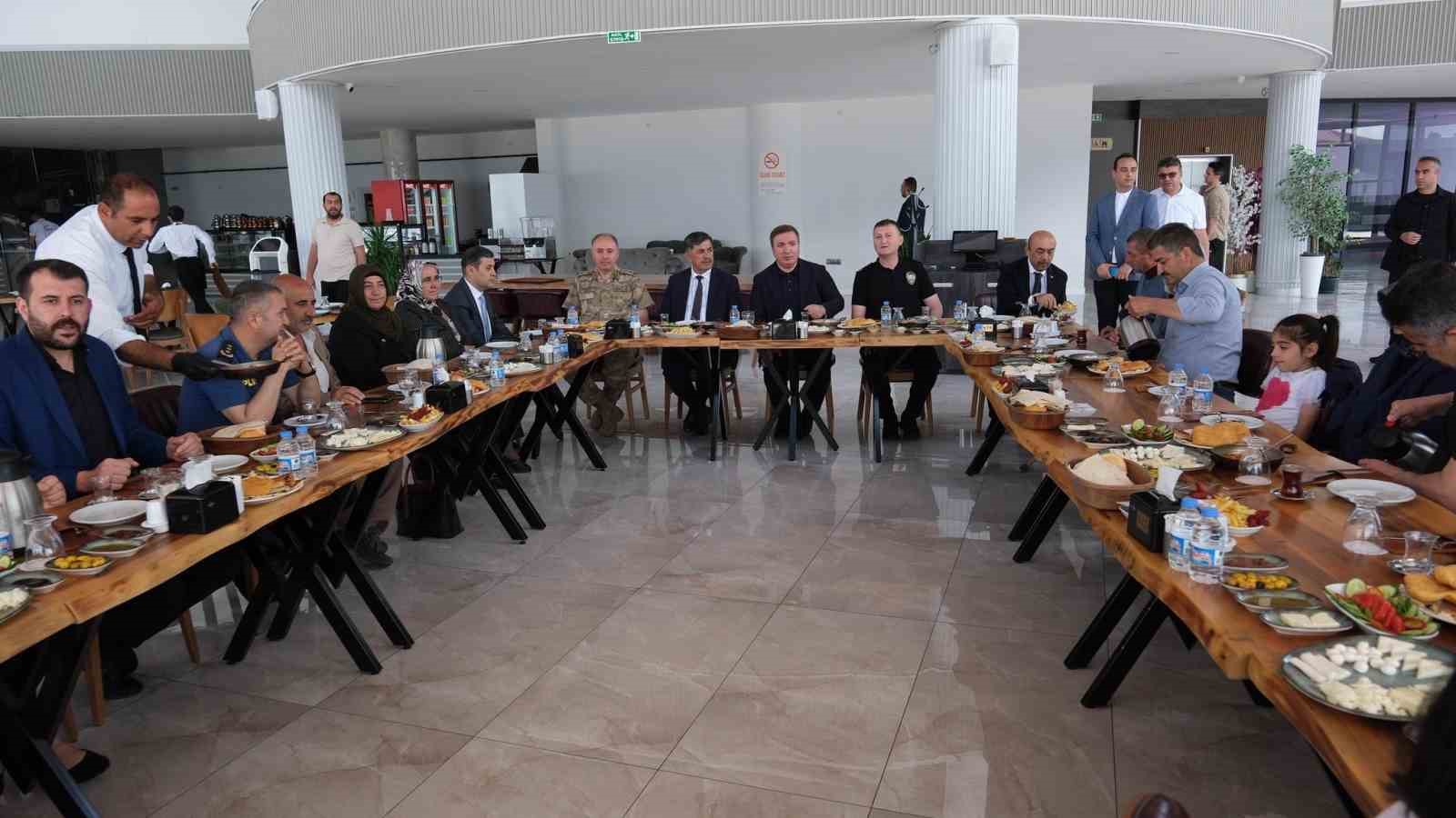 Şehit aileleri onuruna kahvaltı programı düzenlendi