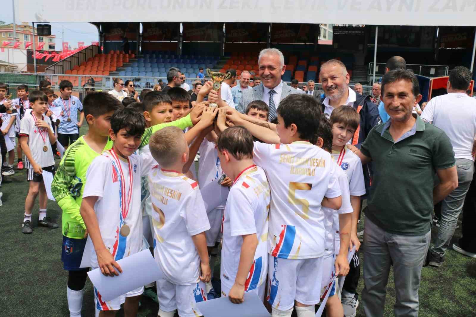 Atakum Belediyesi’nin düzenlendiği  ilkokullar arası futbol turnuvası sona erdi