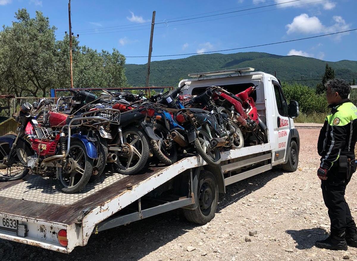 Erdek’te tescilsiz motosikletler toplandı