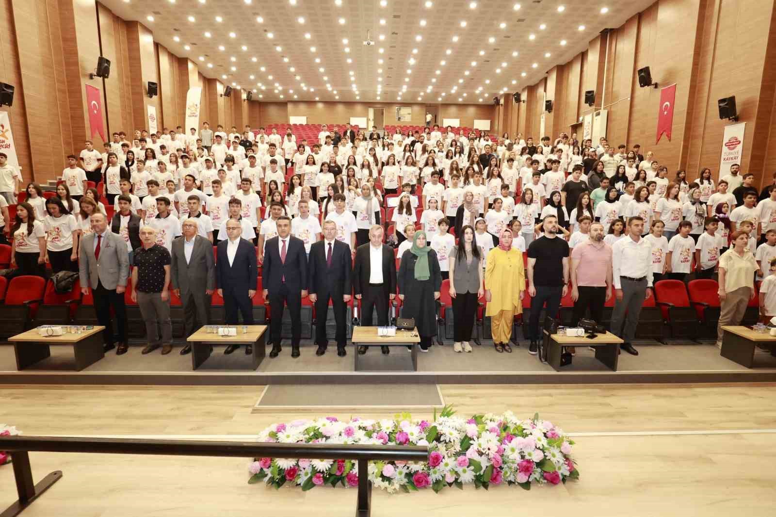 Denizli&rsquo;de U&ccedil;an Kaykay projesi start aldı
