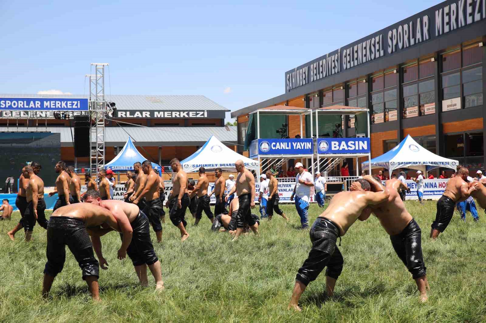 Geleneksel Yağlı Güreş Ligi, Gaziantep’te coşkuyla başladı