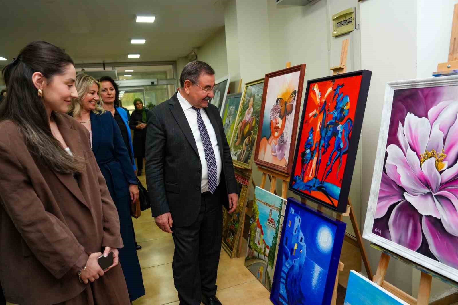 G&ouml;lbaşı Belediyesi k&uuml;lt&uuml;r ve sanat kursiyerlerinden yıl sonu g&ouml;sterisi
