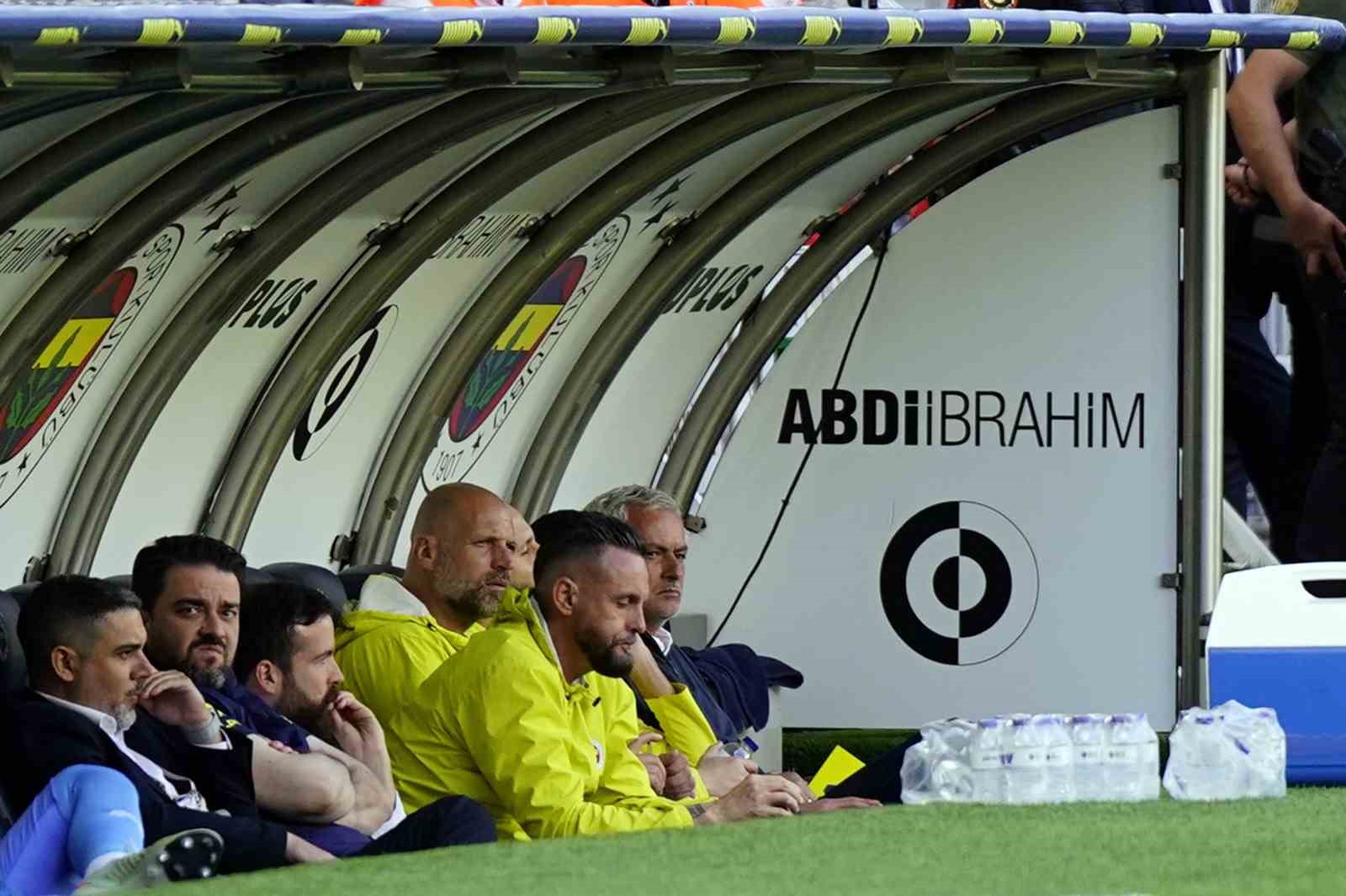 Trendyol S&uuml;per Lig: Fenerbah&ccedil;e: 0 - Konyaspor: 1 (İlk yarı)
