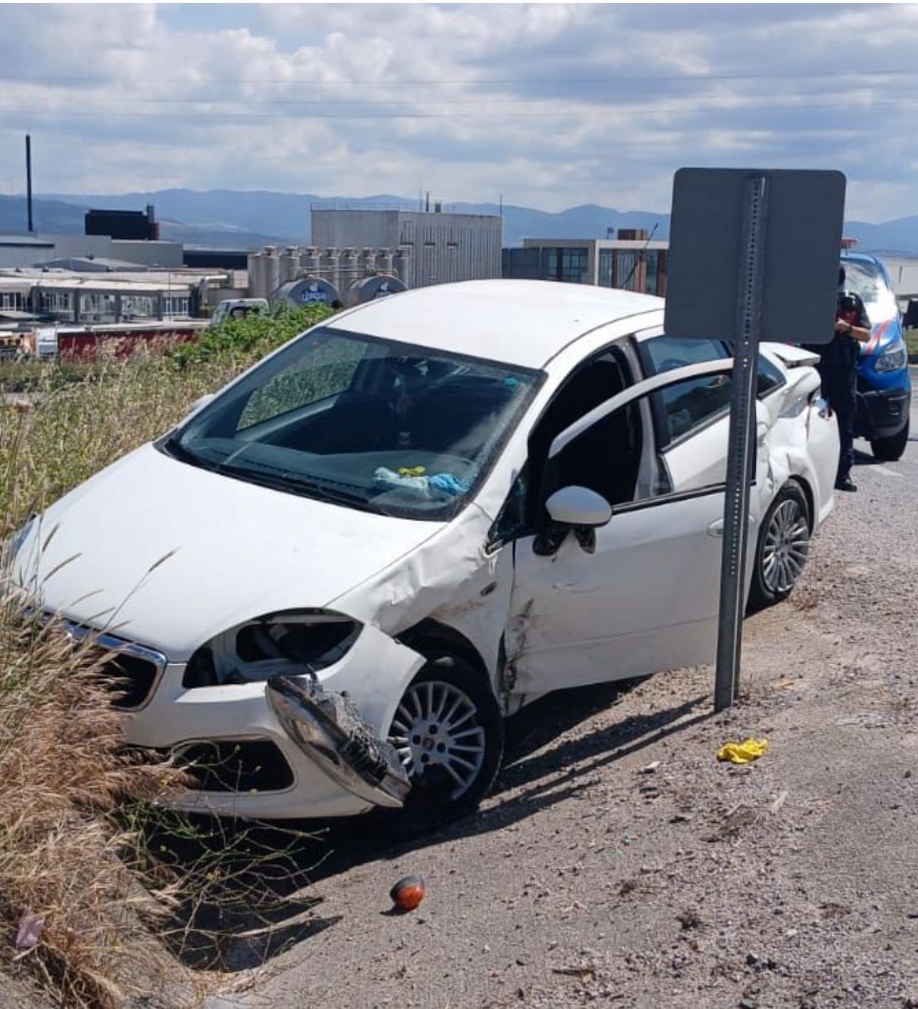 G&ouml;nen&rsquo;de iki aracın &ccedil;arpıştığı kazada 3 kişi yaralandı
