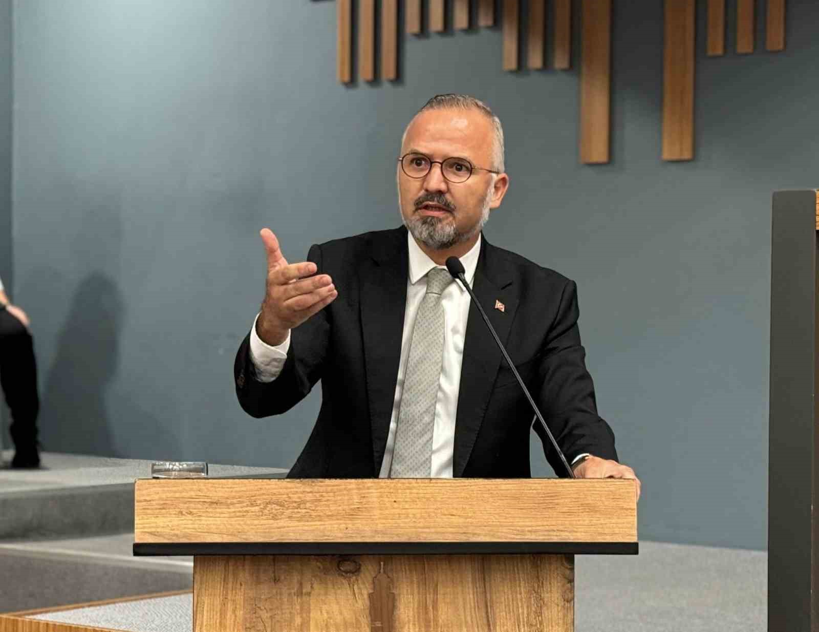 Torbalı’da yağışın ardından kurban pazarını su bastı