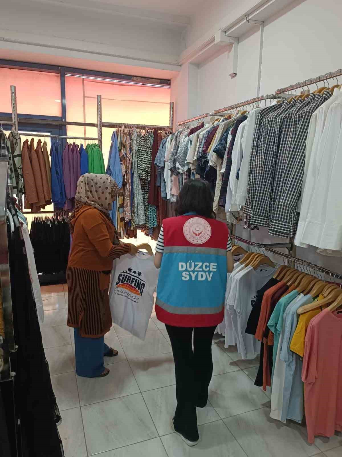 İhtiya&ccedil; sahiplerine bayram sevinci: Sosyal market kapılarını a&ccedil;tı
