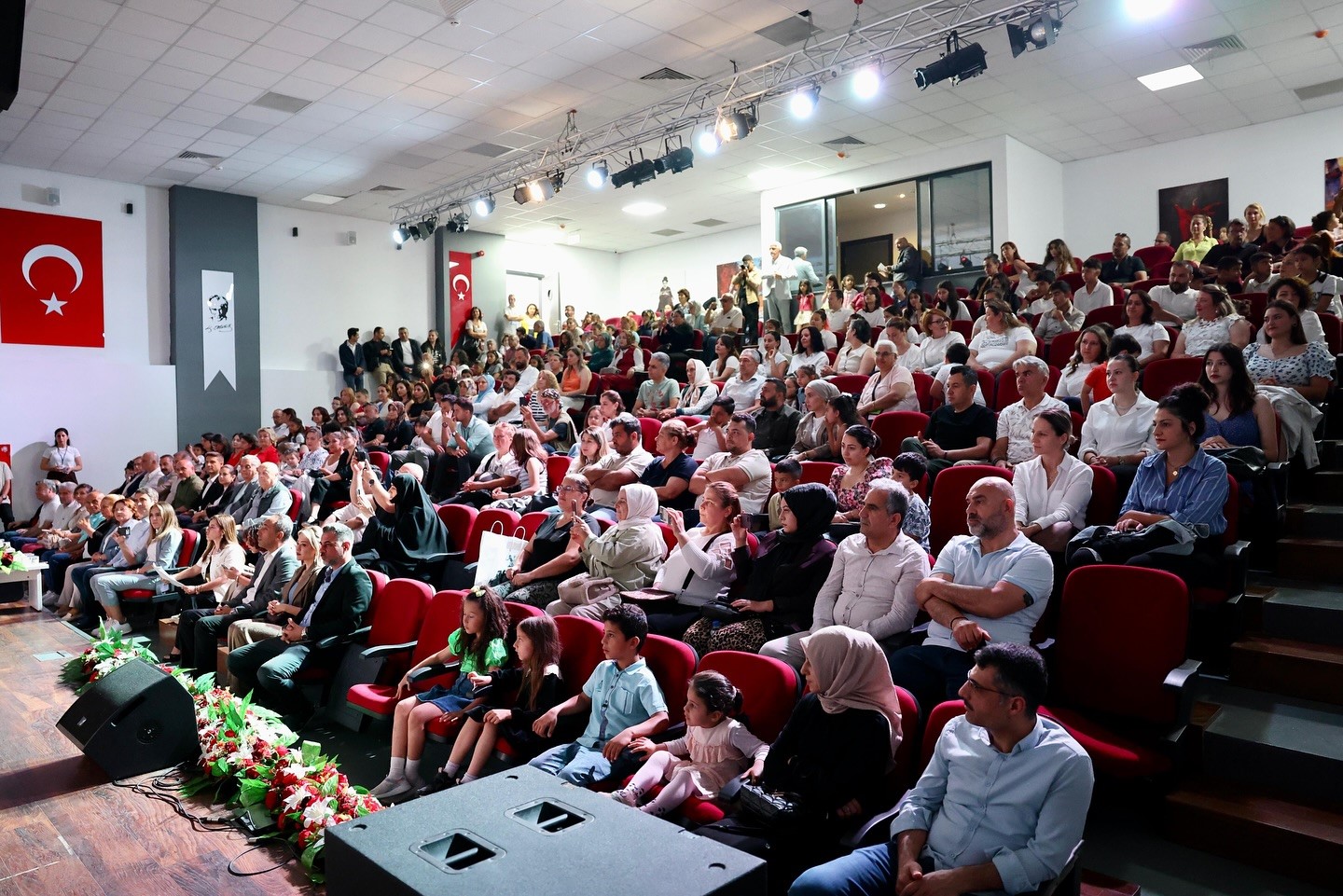 Didim&rsquo;de "Kucaklaşma Zamanı" projesine destek verenler onurlandırıldı
