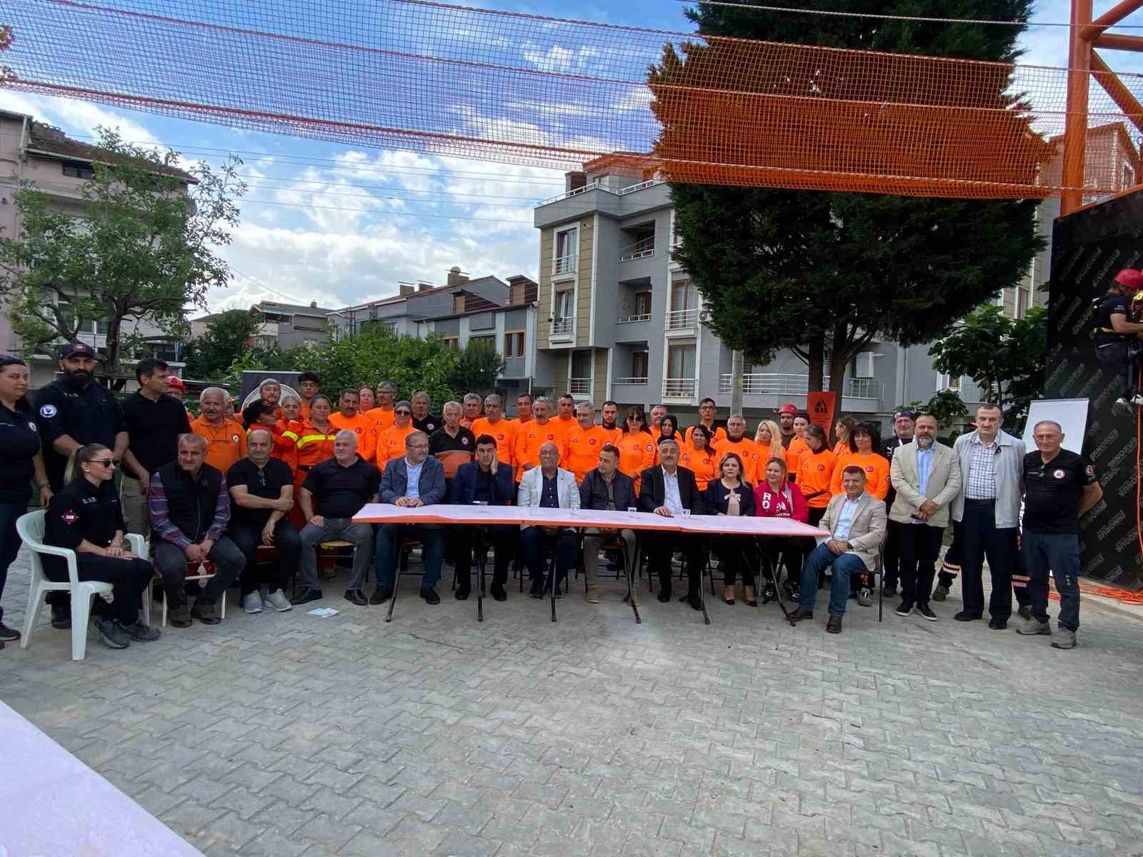 Körfez’de deprem eğitimi: Yalova ve Bursa’dan gönüllüler katıldı
