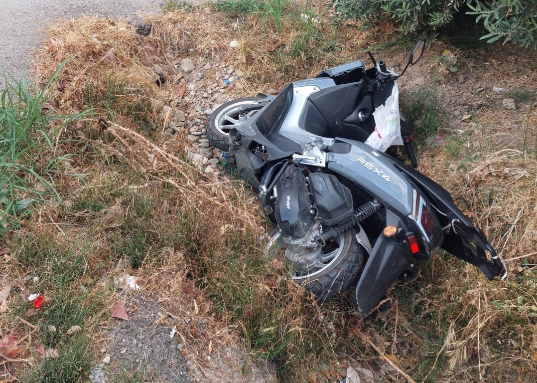 Otomobille çarpışan motosikletin sürücüsü yaralandı