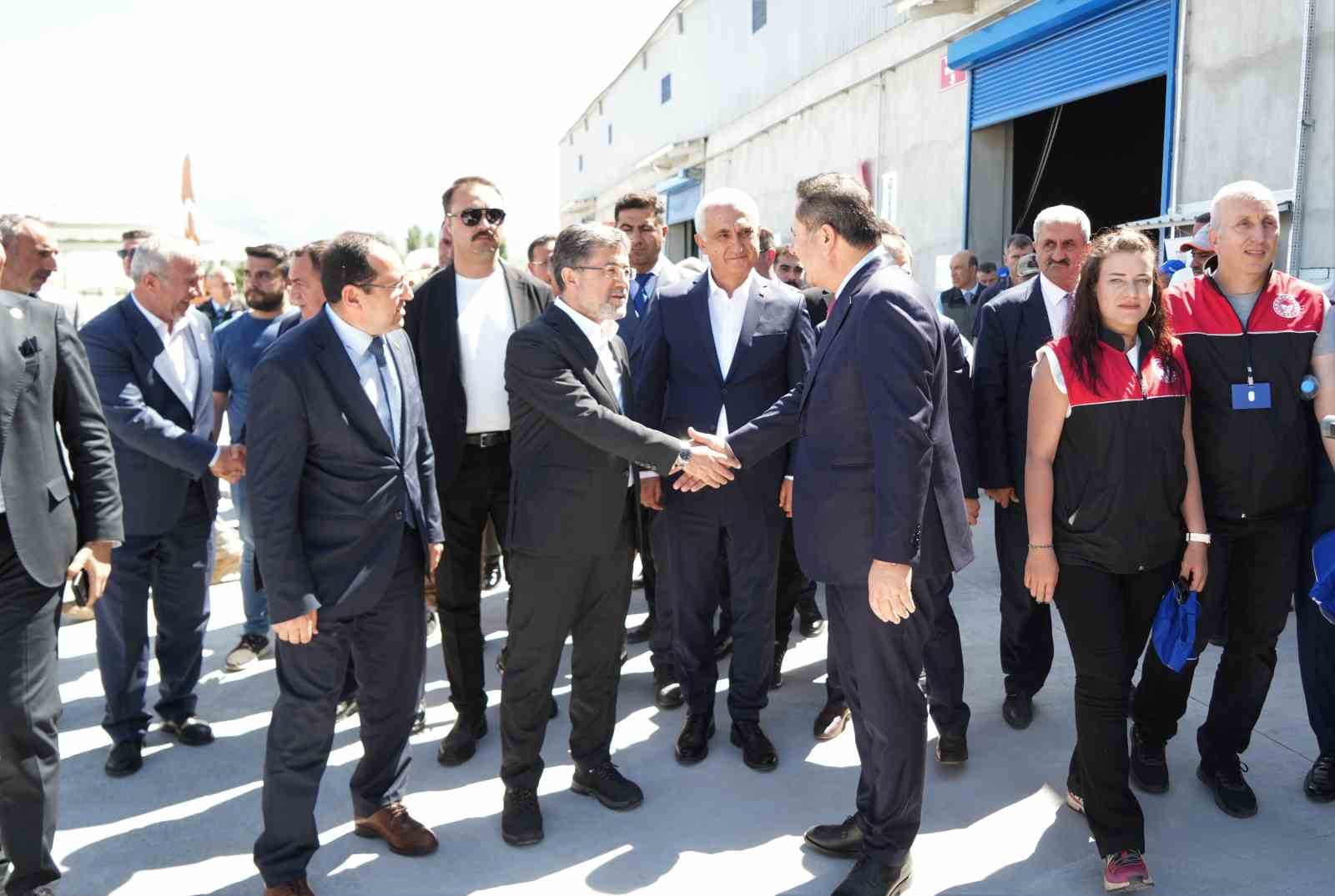 Bakan Yumaklı: "Tohumda dünyanın ilk 10 ülkesinden biriyiz"