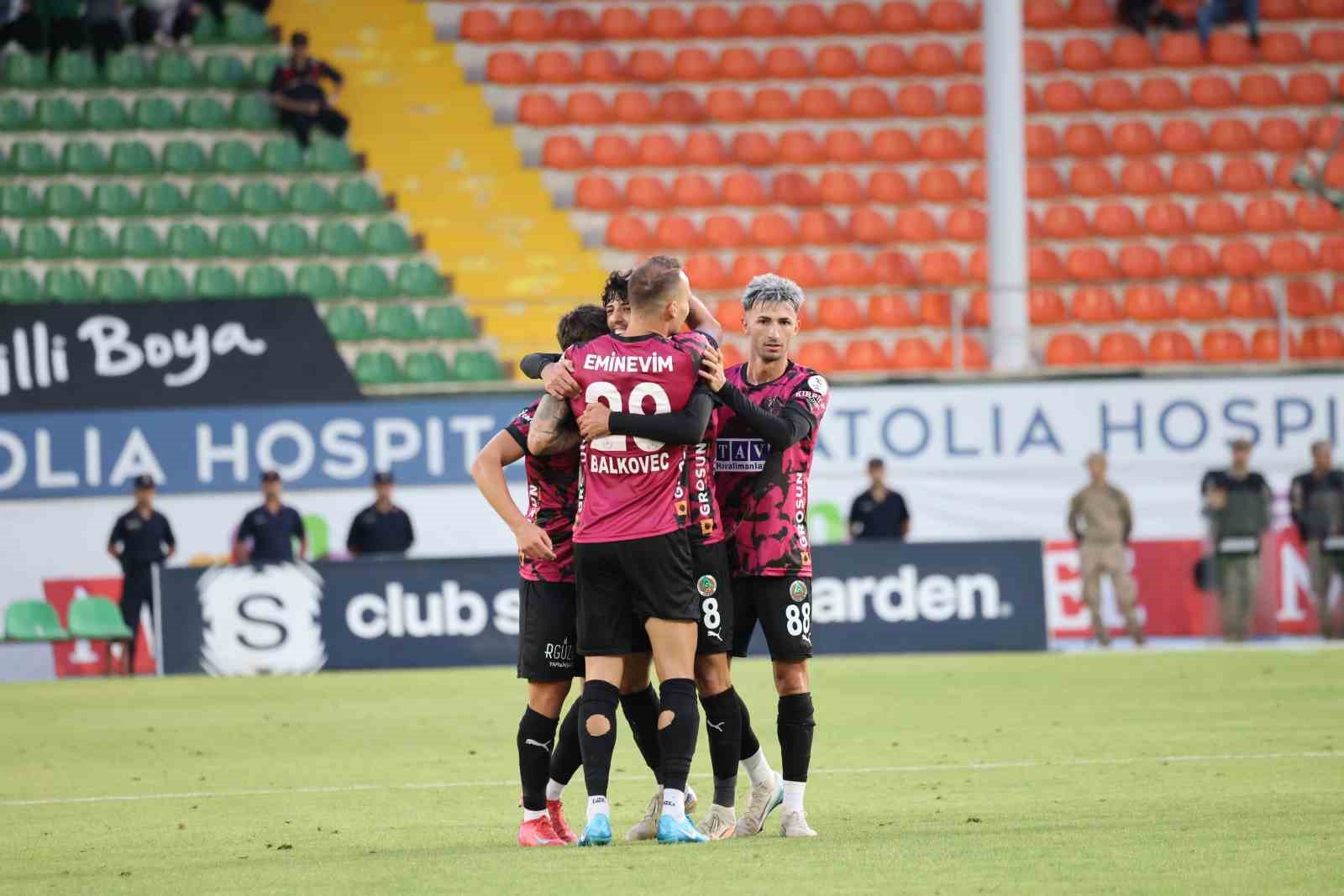 Trendyol S&uuml;per Lig: Alanyaspor: 1 - Sivasspor: 0 (İlk yarı)
