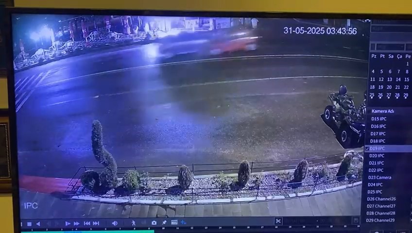 İki otomobil kafa kafaya &ccedil;arpıştı: 2 yaralı
