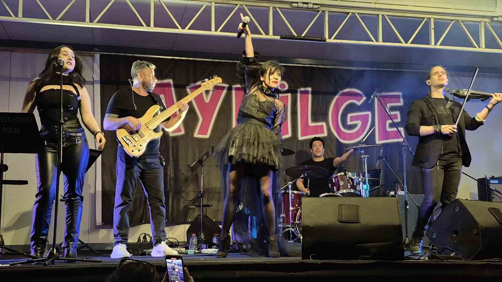 Bartın&rsquo;da &rsquo;&Ccedil;ilek Festivali&rsquo; 12 yıl aradan sonra yeniden başladı
