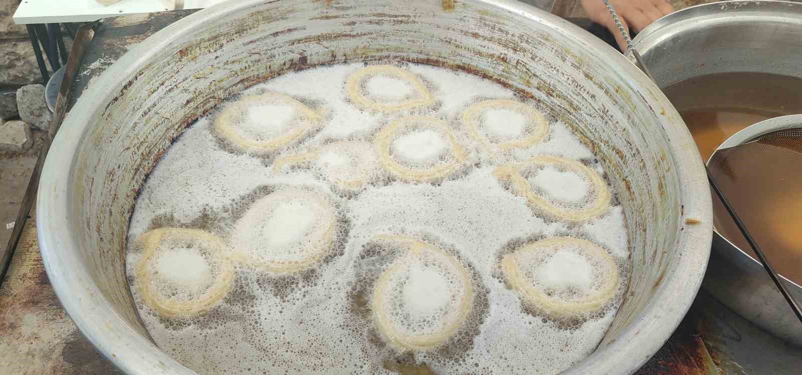 Halka tatlısı geçim kaynağı oldu