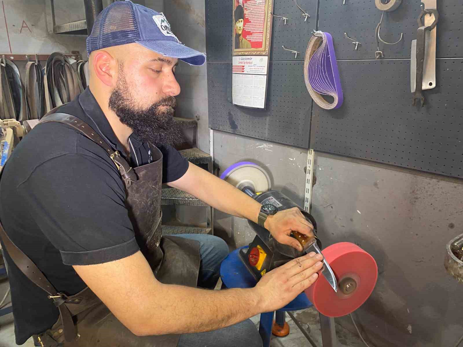 Bıçak bileme ustaları Kurban Bayramı mesaisinde
