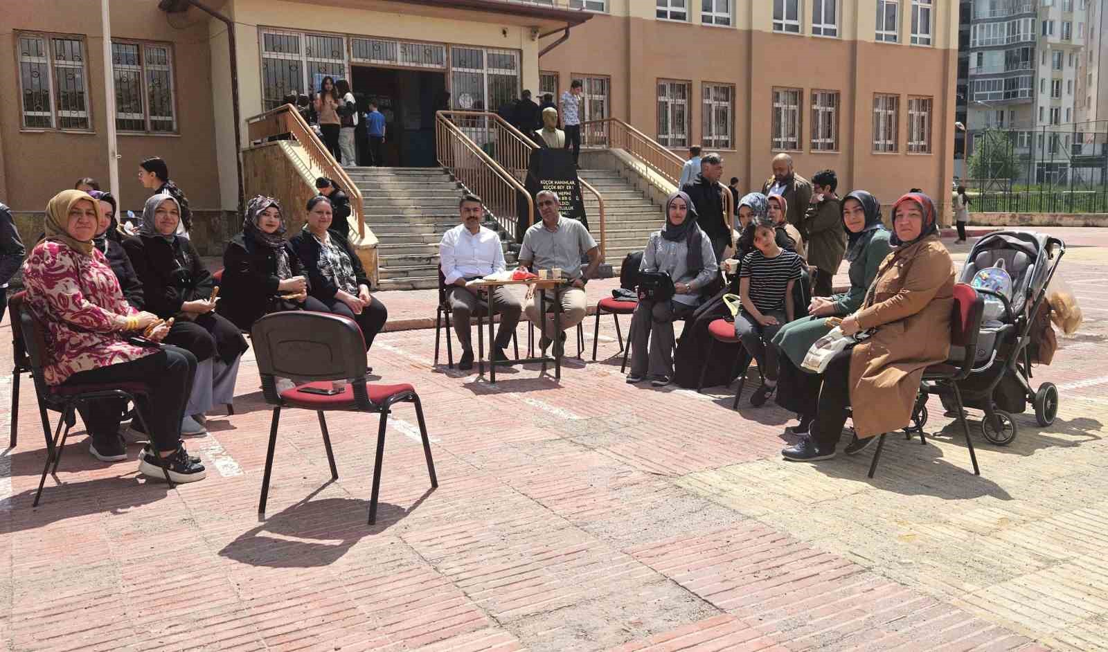 LGS’ye girecek öğrenciler sınav provası yaptı
