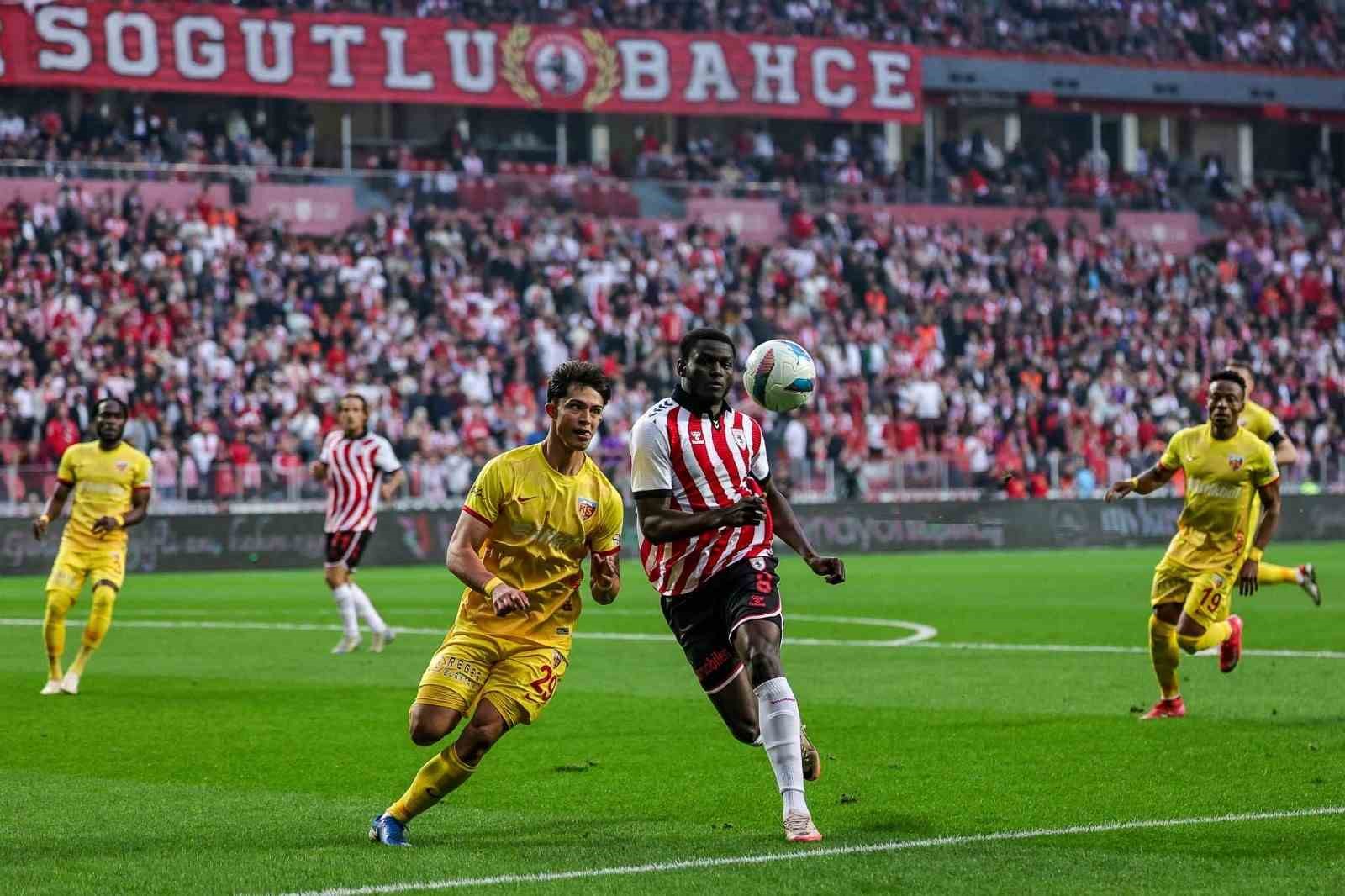 Trendyol Süper Lig: Samsunspor: 0 - Kayserispor: 0 (İlk yarı)
