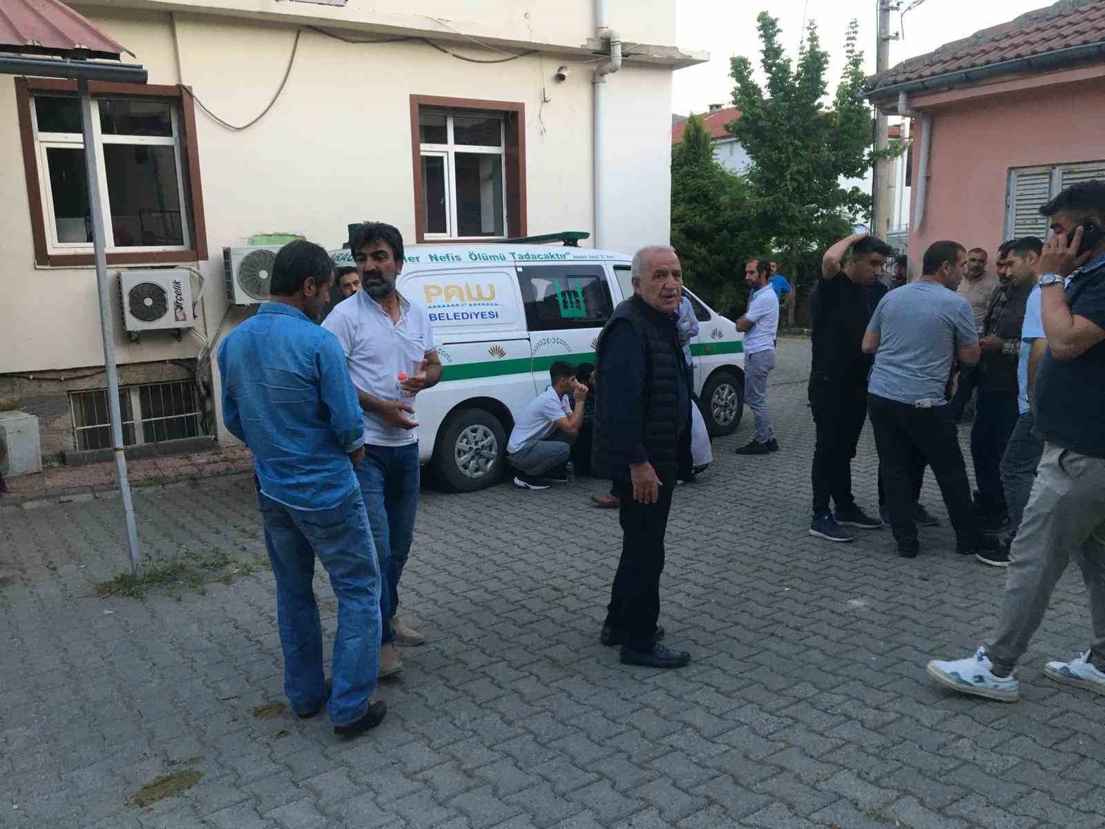 Elazığ’da 15 yaşındaki çocuk babasını öldürdü, annesini ağır yaraladı