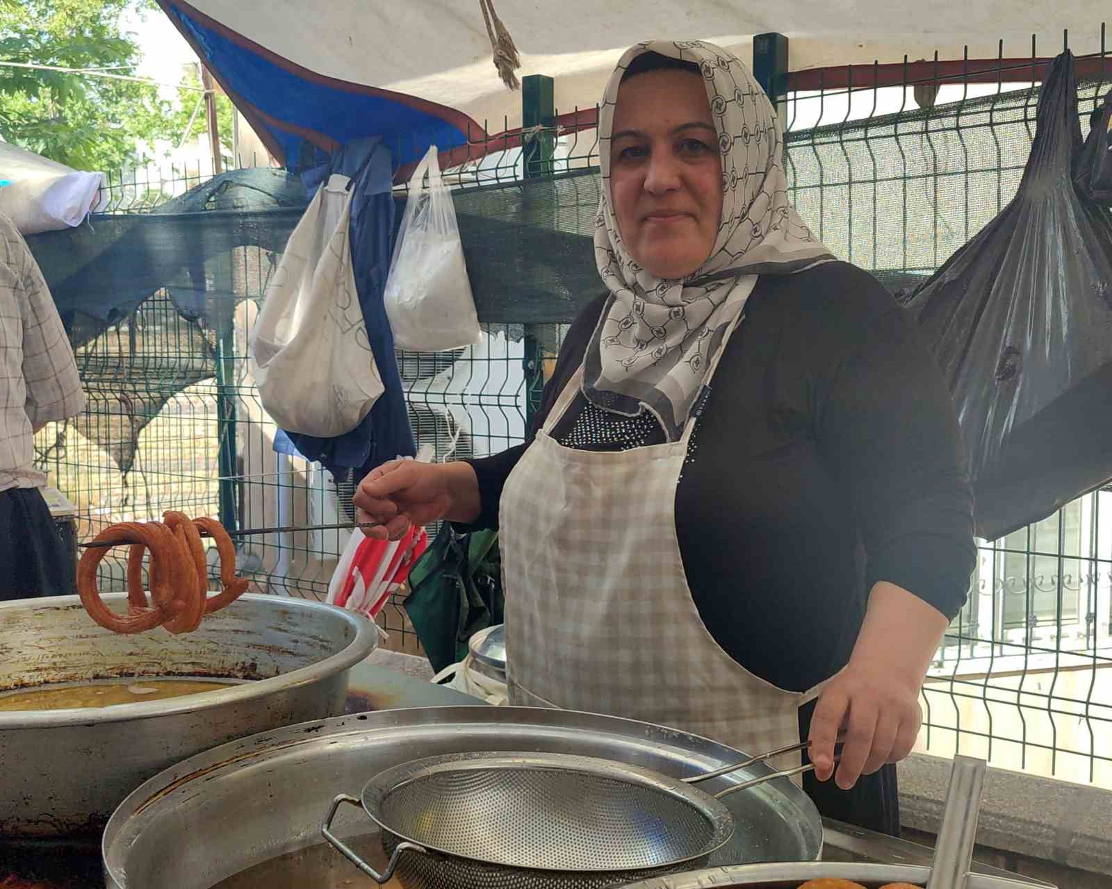 Halka tatlısı geçim kaynağı oldu