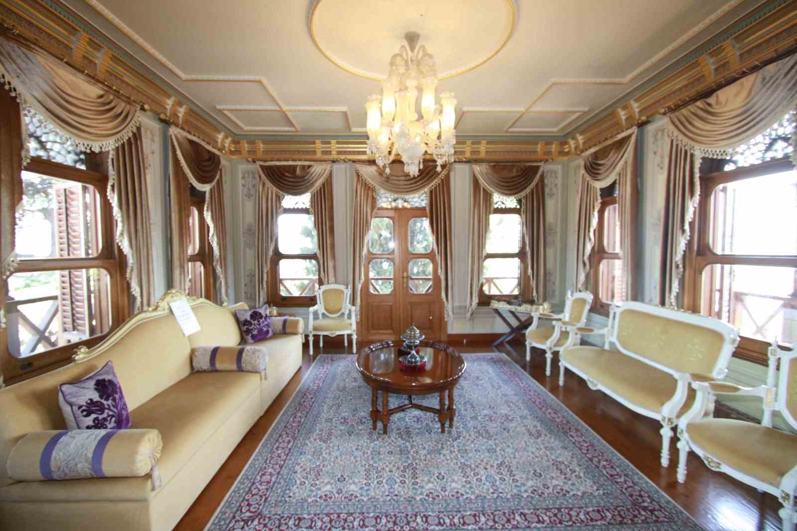 133 yıllık tarihi konakta zamanda yolculuğa çıktılar